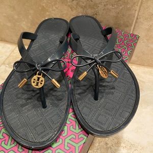 TORY BURCH NAVY JELLY BOW THONG
